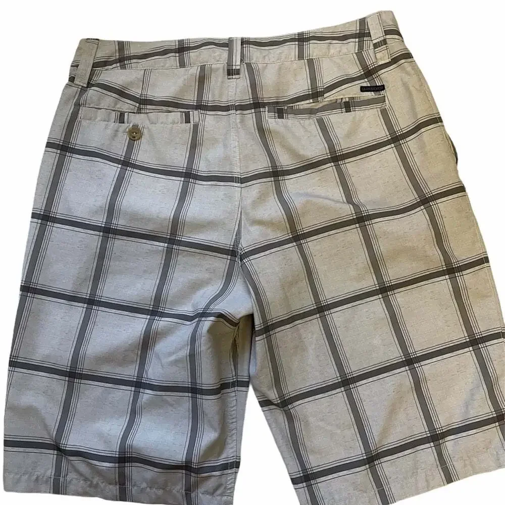 Quicksilver Men’s Grey Plaid Regular Fit Casual 28” Hybrid Amphibian Shorts